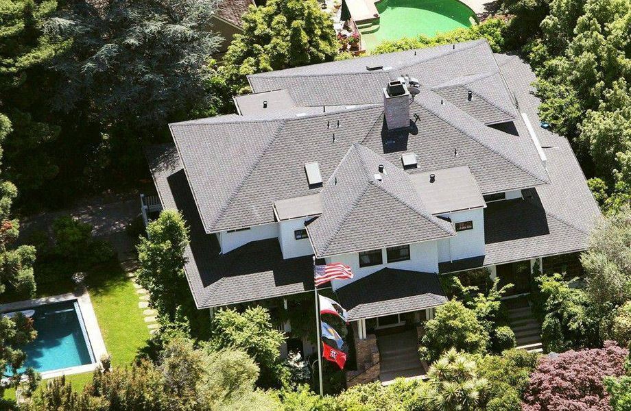 Μπείτε στο σπίτι του Mr Facebook