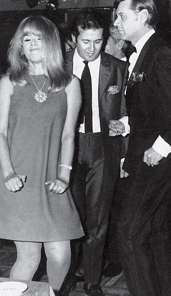 Τα αθηναϊκά ρεβεγιόν που έγραψαν ιστορία