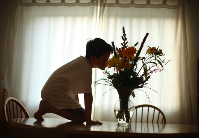 Η ΦΩΤΟΓΡΑΦΙΚΗ ΣΥΝΟΜΙΛΙΑ ΕΝΟΣ ΠΑΤΕΡΑ ΜΕ ΤΟΝ ΑΥΤΙΣΤΙΚΟ ΓΙΟ ΤΟΥ