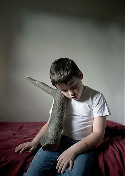 Η ΦΩΤΟΓΡΑΦΙΚΗ ΣΥΝΟΜΙΛΙΑ ΕΝΟΣ ΠΑΤΕΡΑ ΜΕ ΤΟΝ ΑΥΤΙΣΤΙΚΟ ΓΙΟ ΤΟΥ