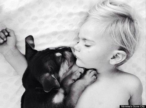 Η ιστορία αγάπης ενος μωρου... και ενός σκύλου!