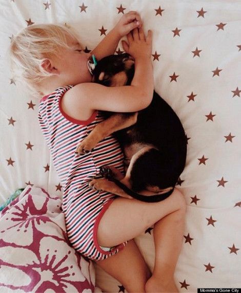 Η ιστορία αγάπης ενος μωρου... και ενός σκύλου!