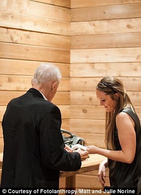 Το δώρο του ετοιμοθάνατου πατέρα στις κόρες του!