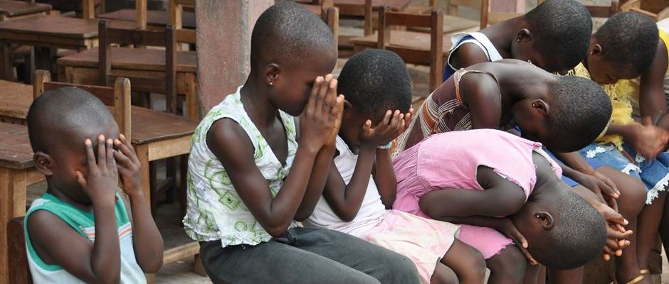 Παιδιά στη Ζάμπια βλέπουν για πρώτη φορά καθαρό νερό. Οι αντιδράσεις τους είναι συγκλονιστικές!