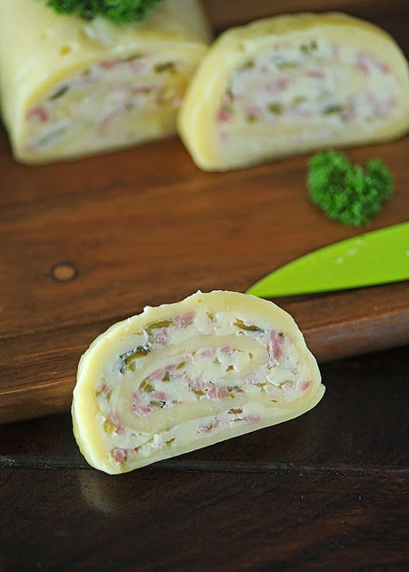 Συνταγή Ρολό τυλιχτό με τυρί! Η πιο πρωτότυπη ιδέα που έχετε δει για μπουφέ!