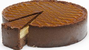 Λαχταριστο Cheesecake με τρεις σοκολάτες