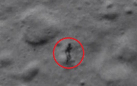 Παροξυσμός με βίντεο που δείχνει μια φιγούρα στο φεγγάρι !Δειτε το video