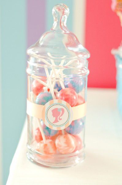 Θεματικο παρτυ: Μπαρμπι παραλια γλειφιτζουρια