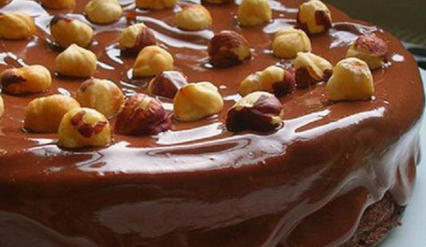 Κολασμενο Κέικ νουτέλας με γλάσο σοκολάτας
