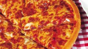 Αφρατη Πίτσα ολοιδια με pizza hut