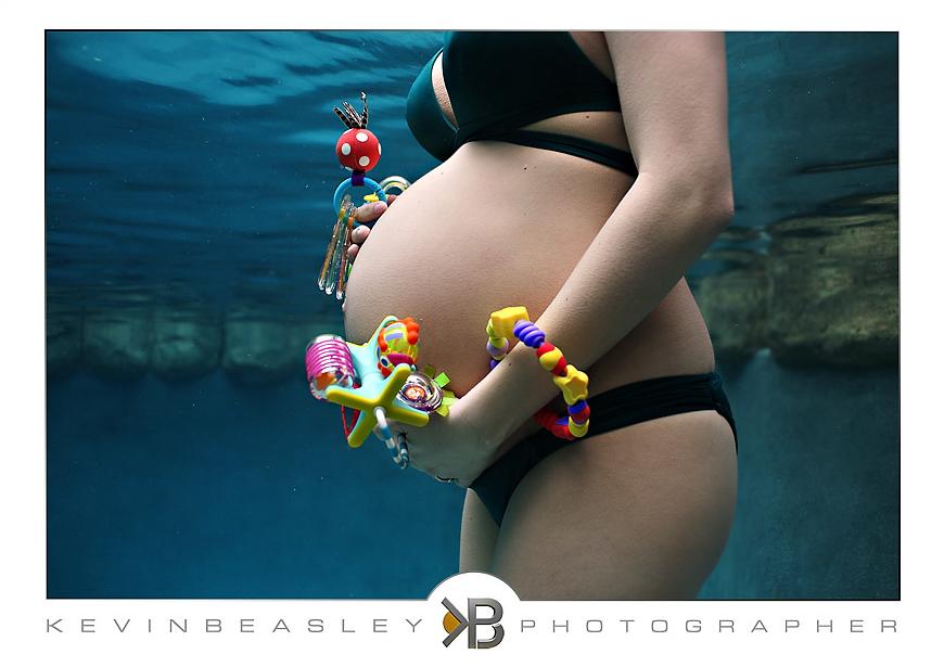 17 Υπέροχες φωτογραφίες εγκύων κάτω από το νερό!!!!