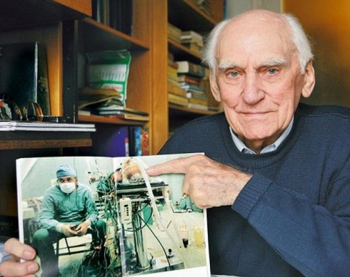 Δείτε τη φωτογραφία και την ιστορια του γιατρου που συγκλονίζει ακόμη 27 χρόνια μετά...