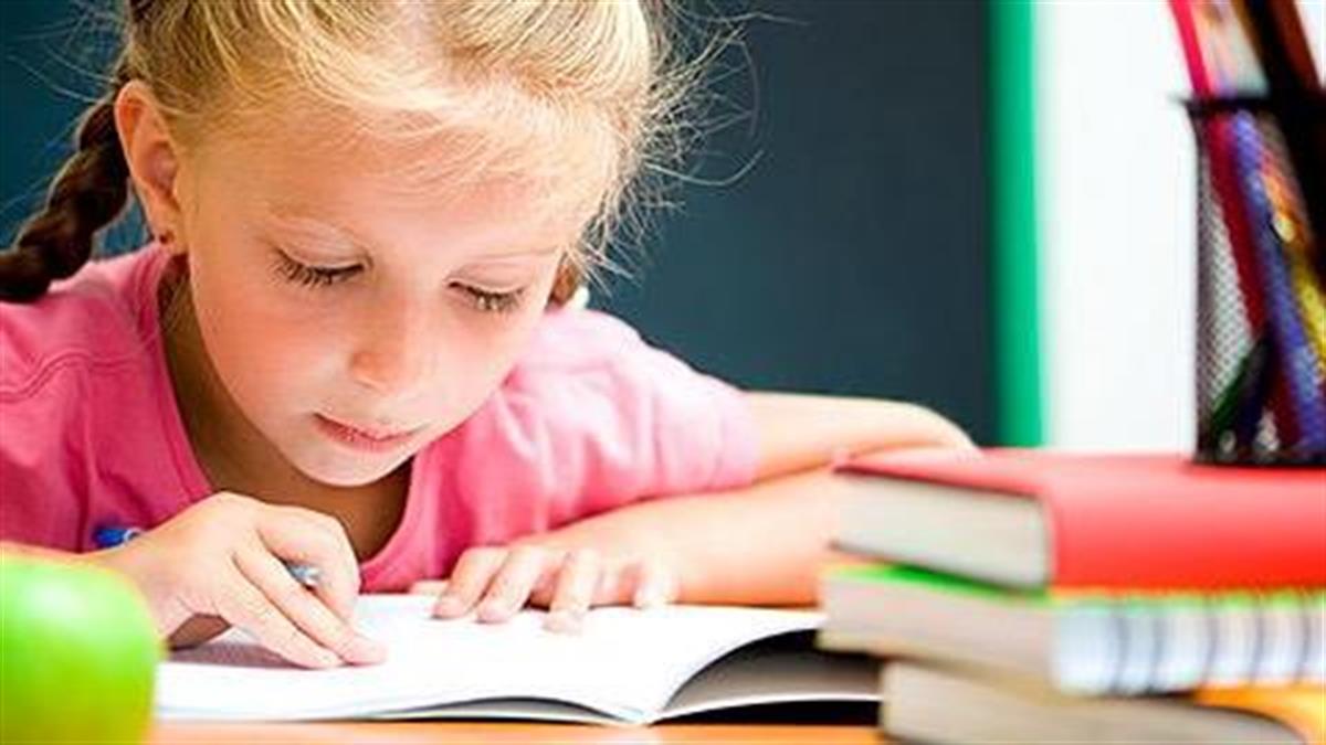 Πώς θα μάθετε το παιδί να διαβάζει μόνο του