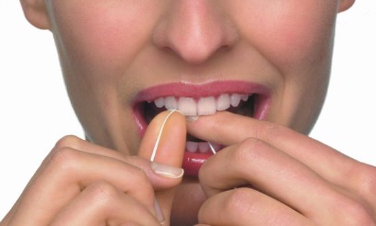 Οι 9 ασυνήθιστες χρήσεις του οδοντικού νήματος στο σπίτι που δεν γνωρίζατε