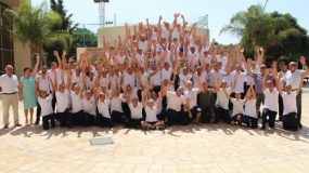 Μαθητές ενός ολόκληρου σχολείου στη Κυπρο ξυρίσαν τα κεφάλια για συμπαράσταση σε άρρωστο συμμαθητή τους
