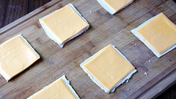 Το πιο απλό TIP για να διατηρείται περισσότερο το τυρί του τοστ στο ψυγείο!