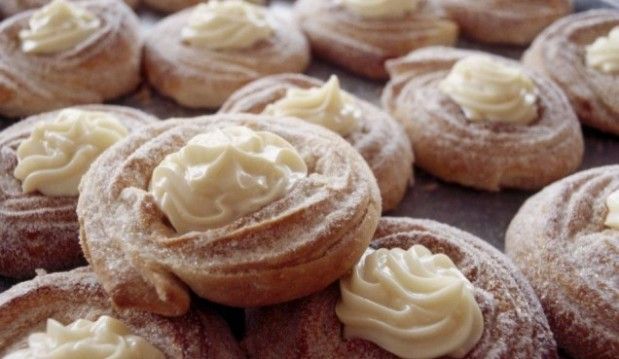 Λουκουμάδες στο φούρνο με κρέμα