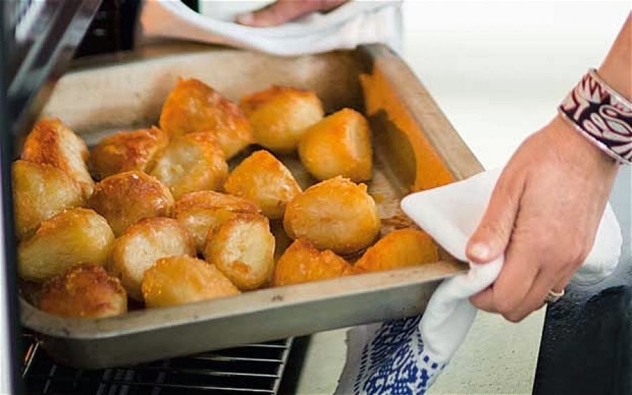 Να τι πρέπει να κάνεις για σούπερ τραγανές πατάτες φούρνου!