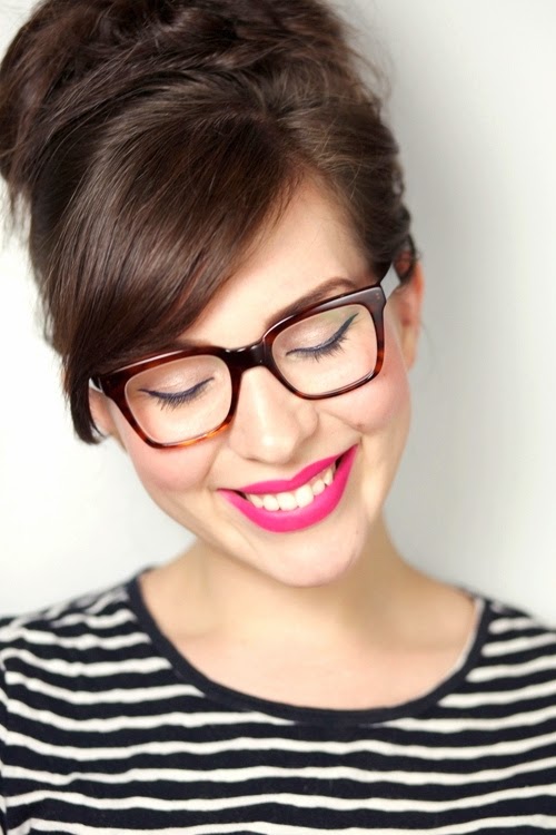Φοράς γυαλιά μυωπίας;Δες τα 7 Mυστικά για τέλειο make up look!