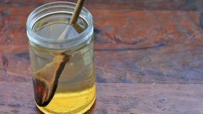 Ρόφημα με νερό και μέλι για να καθαρίσετε τον οργανισμό σας