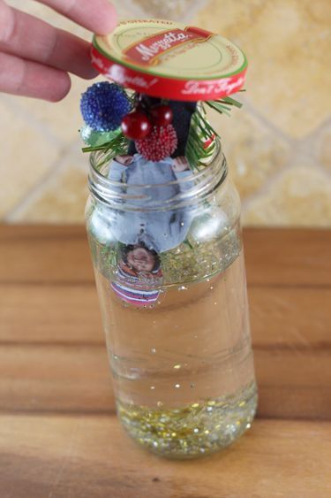 βάζο-με-νερό-και-γκλίτερ-