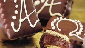 Πεντανόστιμα παστάκια σοκολάτας με μπισκότα πτι-μπερ! Σοκολατένια παινδεσία γεύσεων !