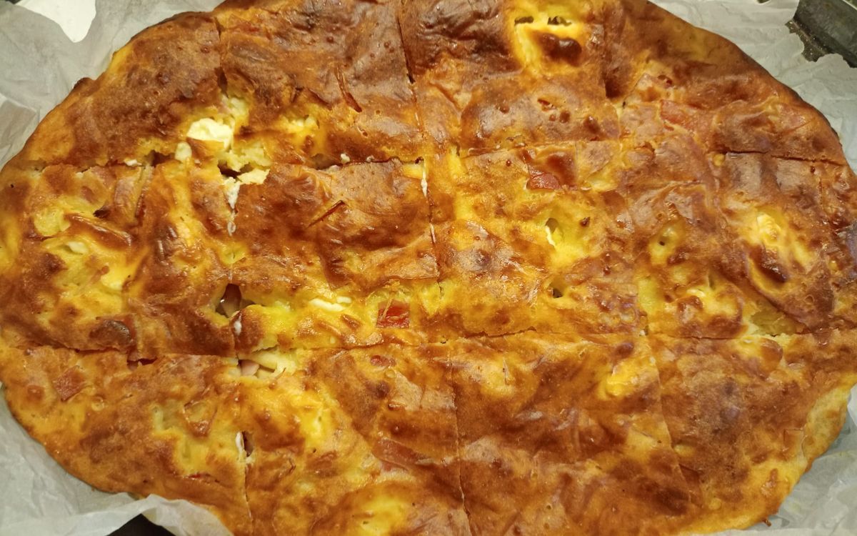 Πίτσα γρήγορη χωρίς βάση ζύμης - Σαν κουρκουτόπιτα