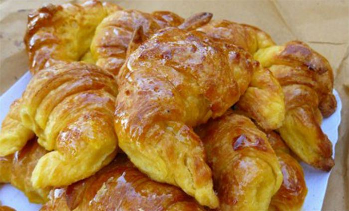 Φτιάξε νόστιμα κρουασανάκια βουτύρου με μόνο 4 υλικά, έτοιμα σε λίγα λεπτά!