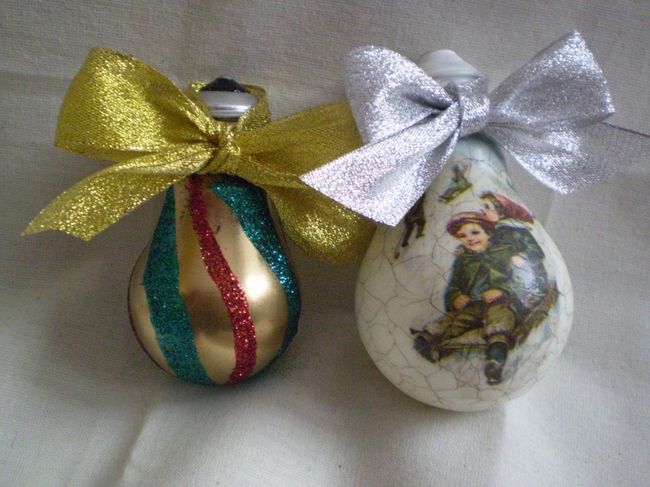 26 Ιδεες για να φτιαξετε στολιδια απο παλιες λαμπες!