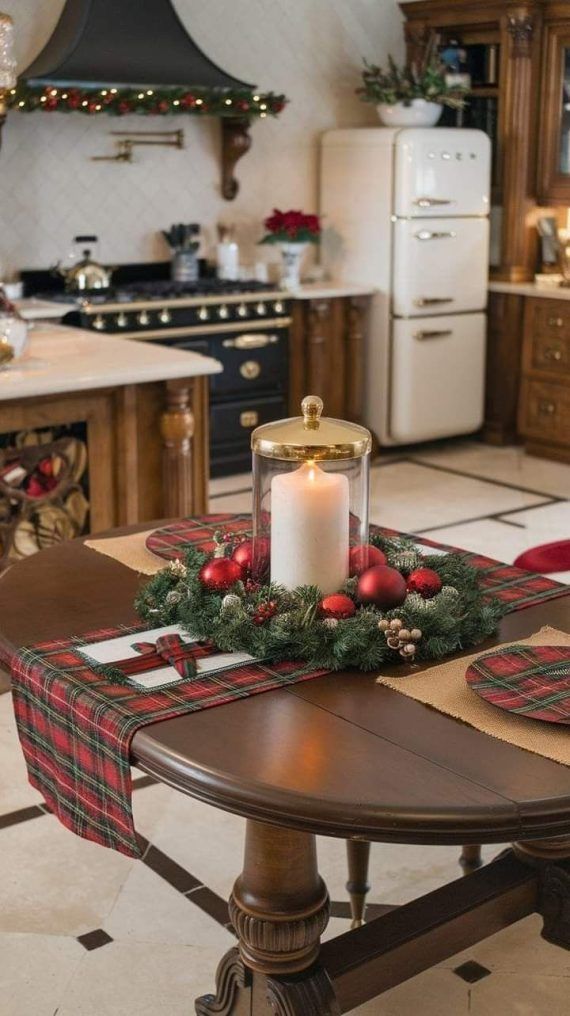 Χριστουγεννιάτικη-διακόσμησης-κουζίνα-τραπέζι-με-κερί-