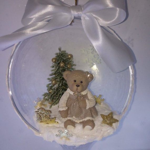 διάφανής-μπάλα-με-αρκουδάκι-και-δέντρο-