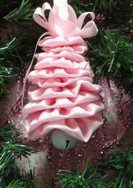 ροζ-χριστουγεννιάτικο-στολίδι-με-κορδέλα-