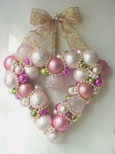 καρδούλα-από-χριστουγεννιάτικες-μπάλες-