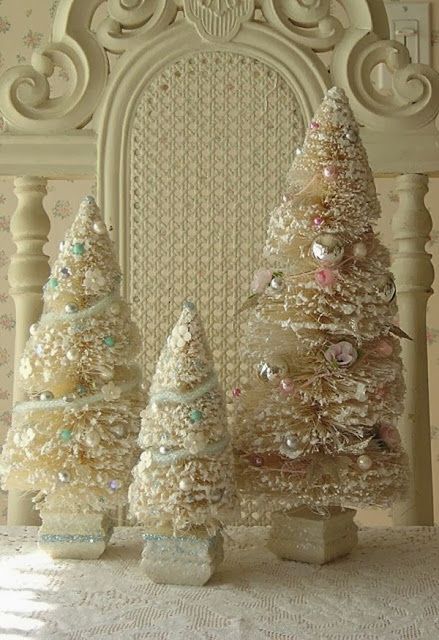 λευκά-χριστουγεννιάτικα-δεντράκια-