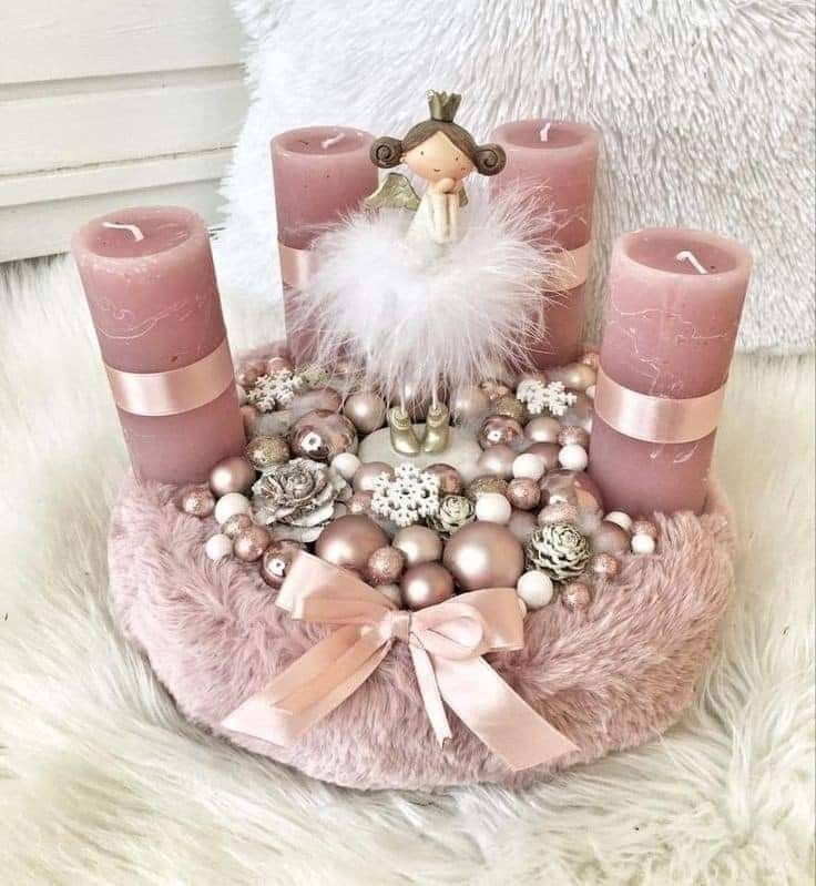 ροζ-χριστουγεννιάτικο-στεφάνι-με-κεριά-