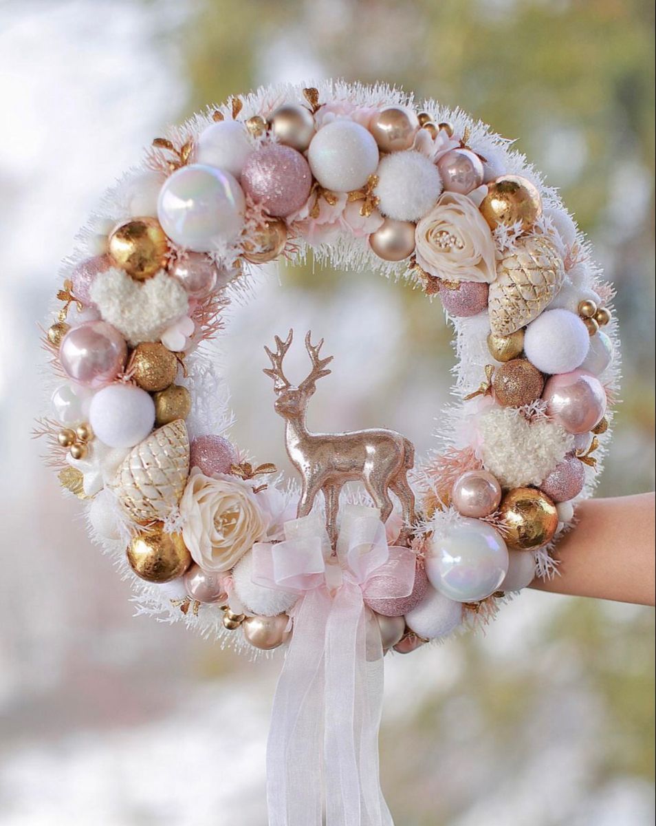 χριστουγεννιάτικο-στεφάνι-με-μπάλες-και-τάρανδος-