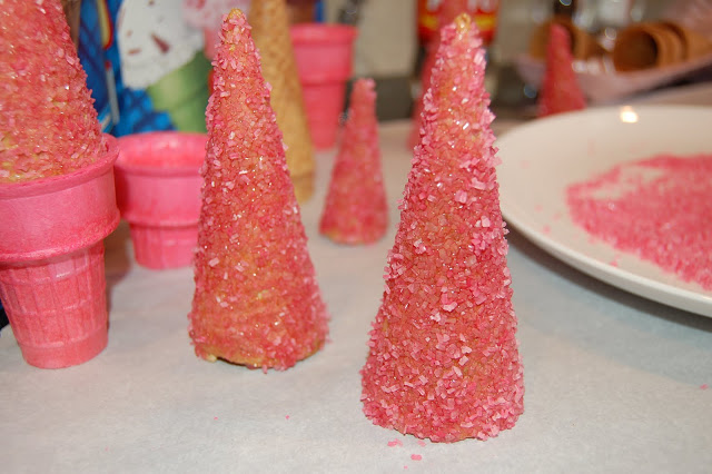 Φτιάχνουμε χρωματιστή ζάχαρη για να στολίσουμε τα χριστουγεννιατικα γλυκά μας!