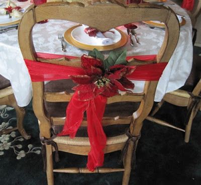 Στολίστε τις καρέκλες της τραπεζαρίας σας για τα Χριστούγεννα. Ιδέες που θα σας ξετρελάνουν