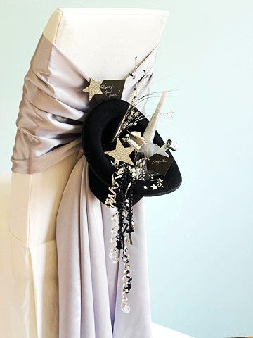 Στολίστε τις καρέκλες της τραπεζαρίας σας για τα Χριστούγεννα. Ιδέες που θα σας ξετρελάνουν