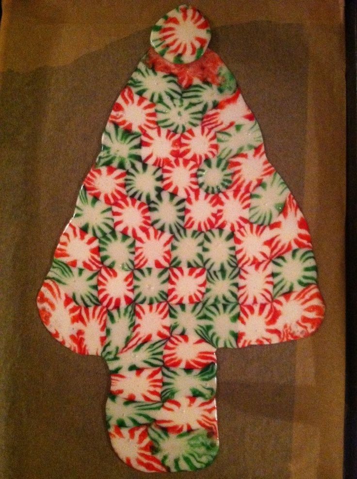 πιατέλα-από-λιωμένες-καραμέλες-σε-σχήμα-δέντρου