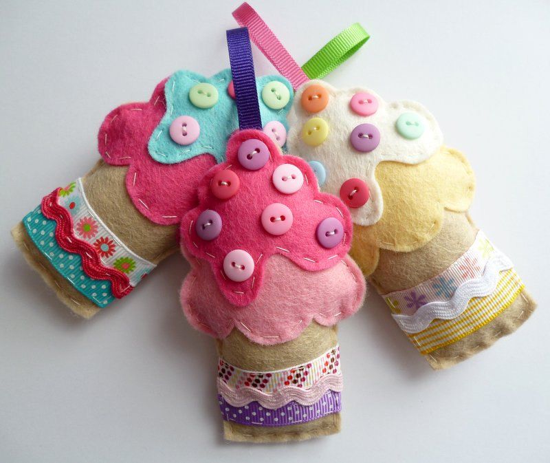 Φτιάξε μόνη σου Χριστουγεννιάτικα στολίδια από τσόχα