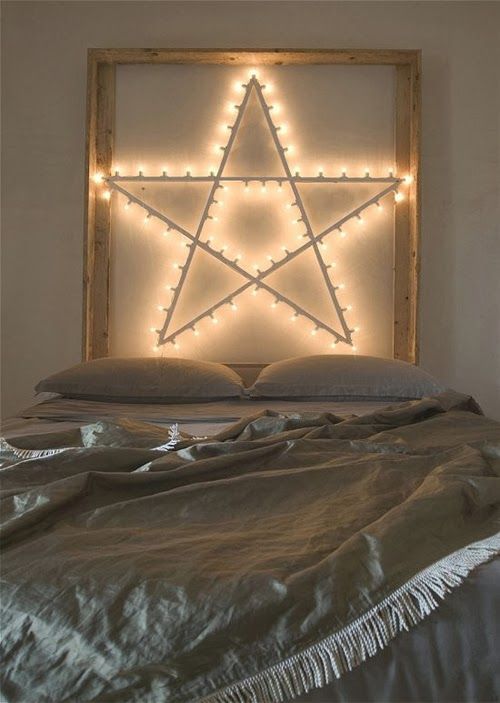 αστέρι-από-λαμπάκια-πάνω-από-κρεβάτι-