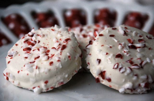 χριστουγεννιάτικα-μπισκότα-με-λευκή-σοκολάτα-