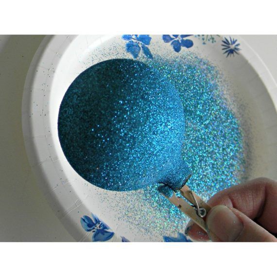 Πώς να ανανεώσετε εύκολα και φθηνά τα παλια χριστουγεννιάτικα στολίδια σας