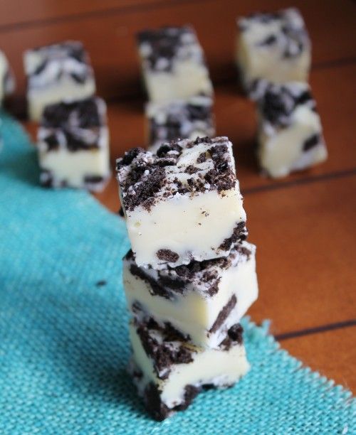 Cookies & Cream Fudge - 3 ingredients, 5 minutes!!