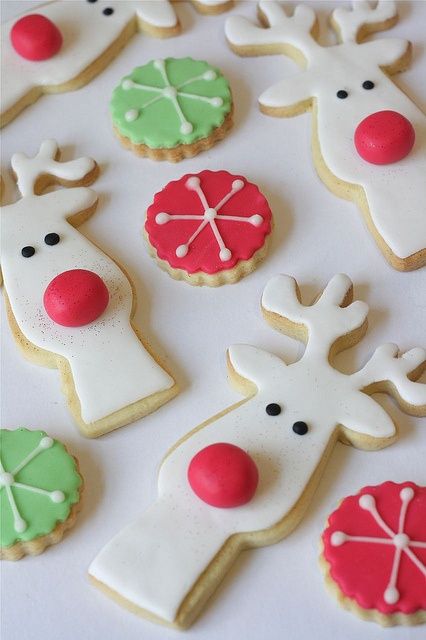 Rudolf the red-nosed reindeer (I didn't find the recipe source, but the cookies seem easy to make and look so beautiful)