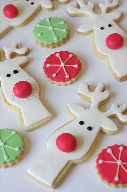 Rudolf the red-nosed reindeer (I didn't find the recipe source, but the cookies seem easy to make and look so beautiful)
