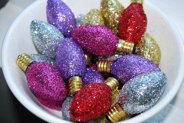 light-bulbs-ornaments-diy-colorful-glitter