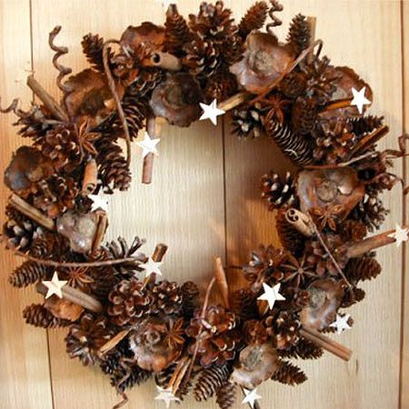 στεφάνι-με-κουκουνάρια-και-ποτ-πουρί-και-αστεράκια-