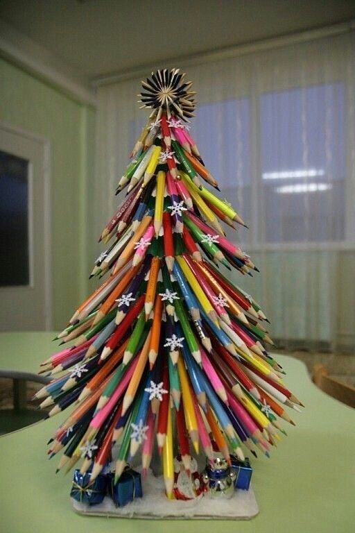 χριστουγεννιάτικο-δέντρο-από-ξυλομπογιές-